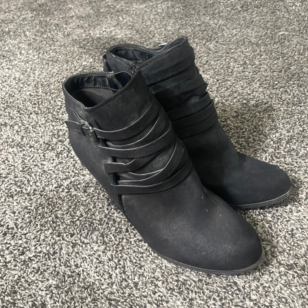 Fergie low rise boots